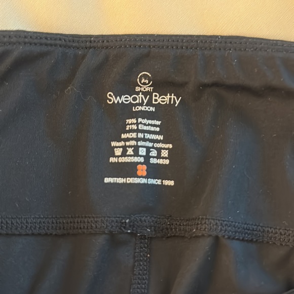 Sweaty Betty Shorts 3” inseam - M - Picture 3 of 4